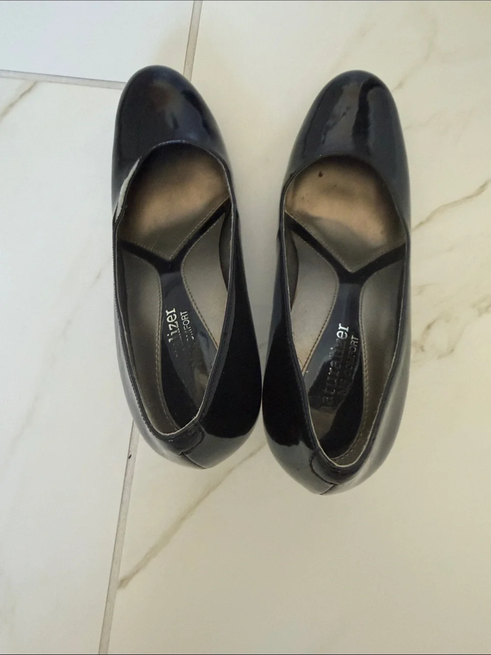 Naturalizer Black Patent Leather Rounded Toe Pumps